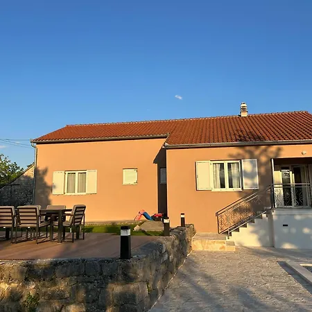 Kuca Za Odmor Aria Villa Trilj